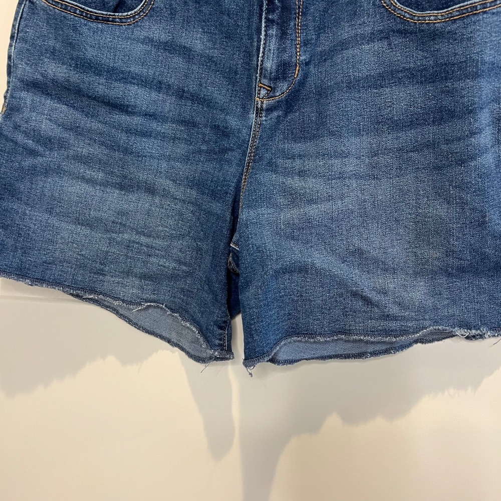 Old Navy Denim Jean Shorts Womens Size 12 Stretch Blue Raw Hem semi-fitted EUC - Picture 2 of 8